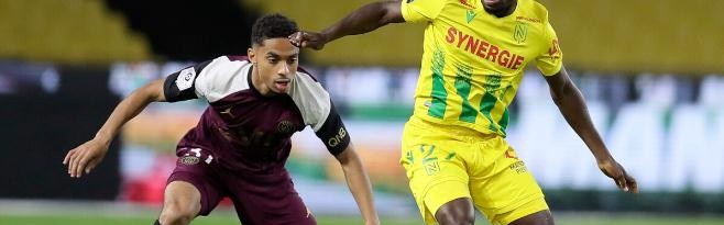  布雷斯特门将超神扑救零封巴黎  