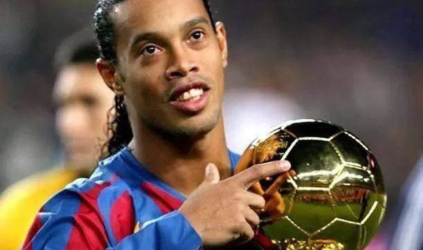  尼斯任意球大师当选月度最佳  