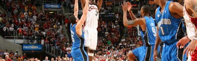  米切尔三分绝杀骑士险胜公牛