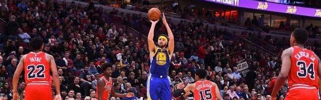  库里单场14记三分破纪录，勇士狂胜雷霆53分  