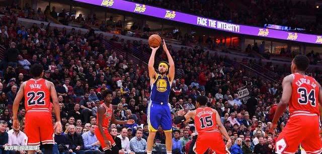  库里单场14记三分破纪录，勇士狂胜雷霆53分  