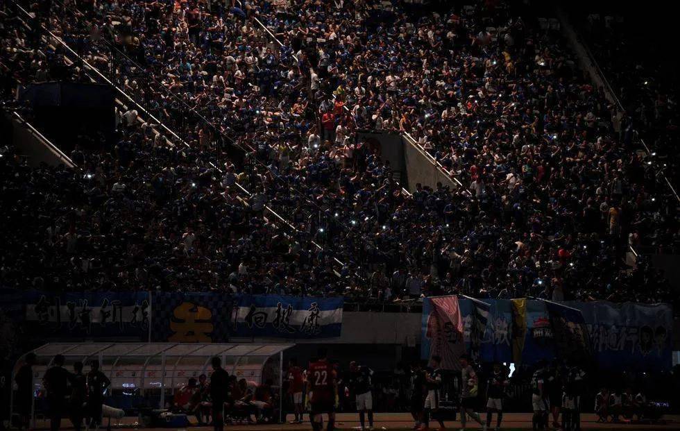  昂热主场灯光故障导致比赛中断  