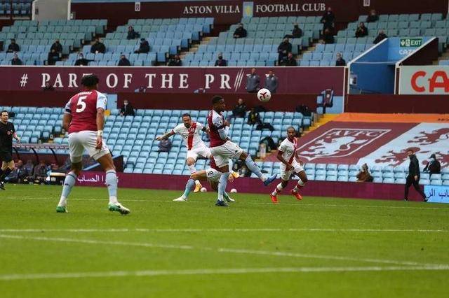  埃弗顿凭借定位球战术客场战胜阿斯顿维拉