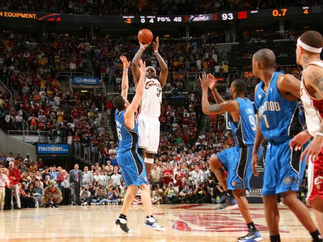  米切尔三分绝杀骑士险胜公牛